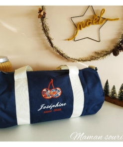 sac polochon brodé personnalisé enfant toile sport bleu marine anses écru Maison de Camaret