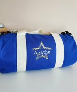 sac polochon brodé personnalisé enfant toile sport bleu roi anses écru Maison de Camaret