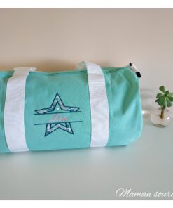 sac polochon brodé personnalisé enfant toile sport vert d'eau anses écru Maison de Camaret