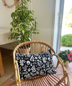 Coussin rectangle jacquard français Mage fond noir passepoil doré velours écru assorti Maison de Camaret