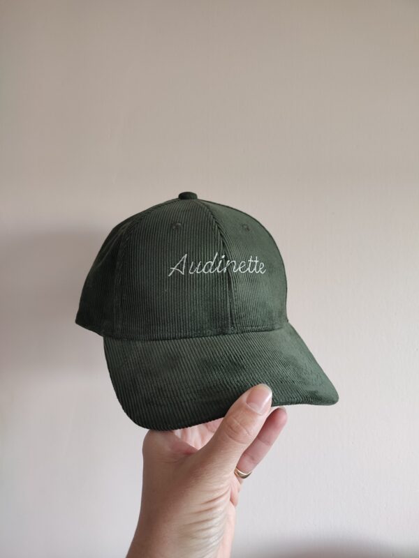 casquette brodée velours kaki broderie personnalisée surnom Maison de Camaret