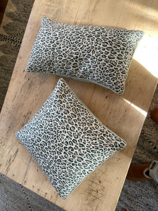 coussin carré et rectangle jacquard léopard vert dos velours vert Maison de Camaret