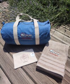 box naissance personnalisée sac polochon denim serviette de toilette trousse brodées prénom Maison de Camaret