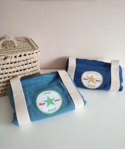 Sac polochon brodé personnalisé disponible en denim brut et denim clair Maison de Camaret